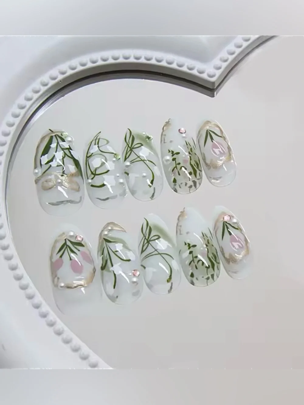 NIB 24 pc floral & vine pattern almond shaped press on nails